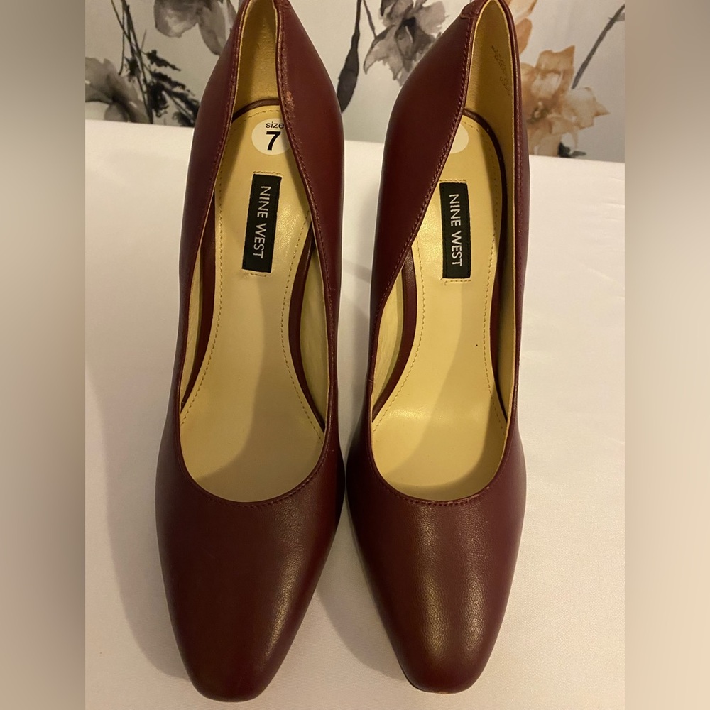 Nine West Burgundy Leather Closed Toe Heels Size 7
